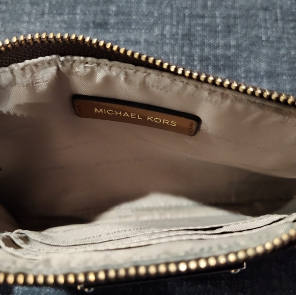 Michael Kors Jet Set Wristlet - Picture 3 of 3